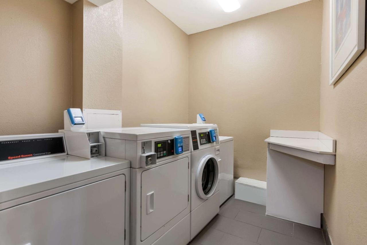 Comfort Inn South Oceanfront Nags Head Bagian luar foto